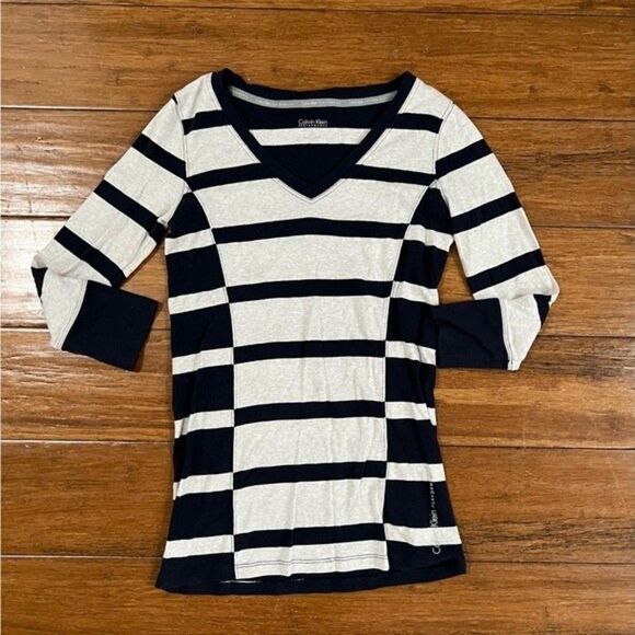 * Calvin Klein Performance Top - Picture 2 of 3